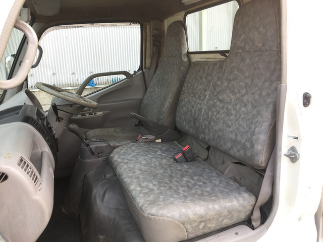 日野デュトロ平ボディ小型（2t・3t）[写真30]