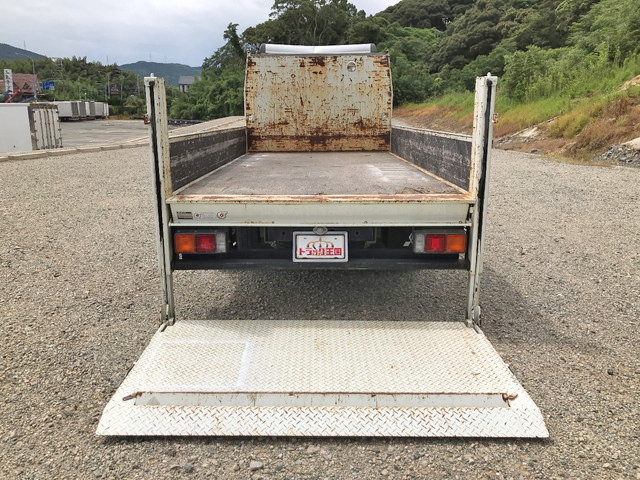 三菱ふそうキャンター平ボディ小型（2t・3t）[写真12]