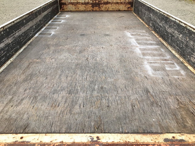 三菱ふそうキャンター平ボディ小型（2t・3t）[写真13]