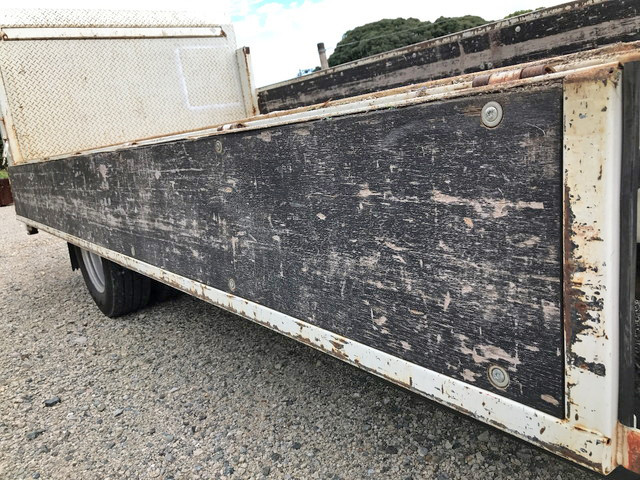 三菱ふそうキャンター平ボディ小型（2t・3t）[写真14]