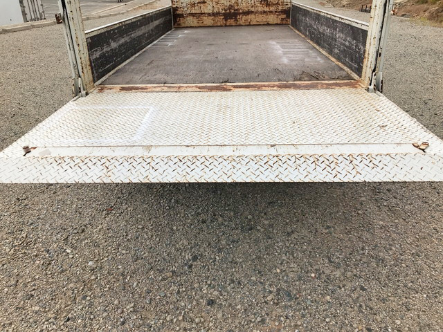 三菱ふそうキャンター平ボディ小型（2t・3t）[写真16]