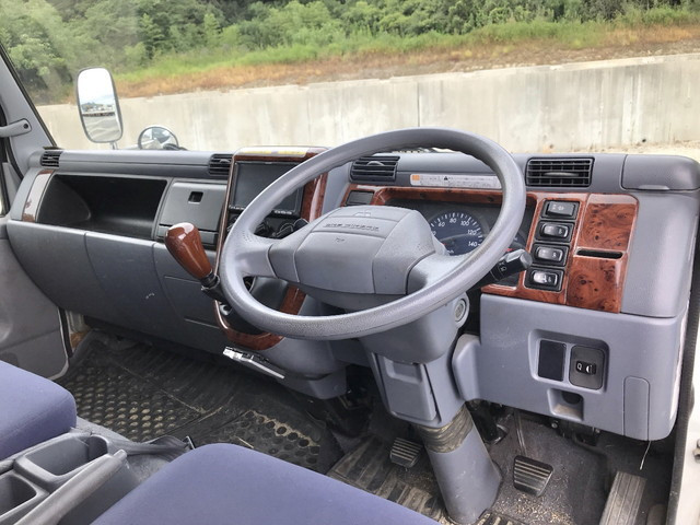 三菱ふそうキャンター平ボディ小型（2t・3t）[写真31]