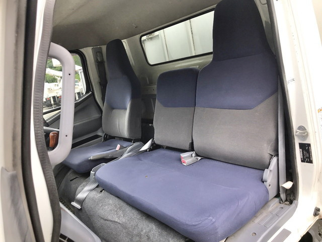 三菱ふそうキャンター平ボディ小型（2t・3t）[写真32]