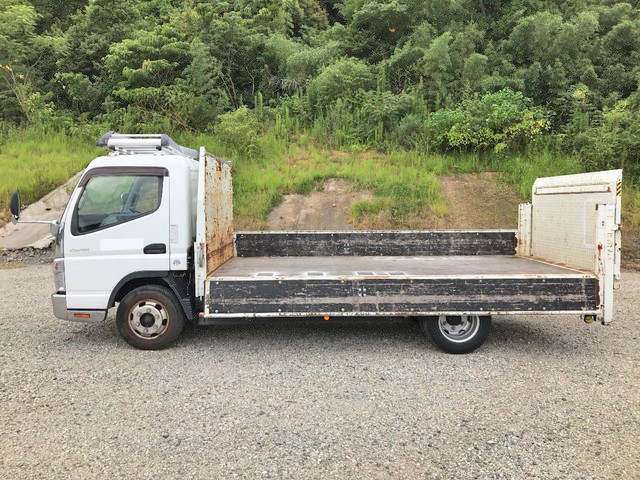 三菱ふそうキャンター平ボディ小型（2t・3t）[写真06]