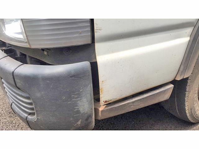 三菱ふそうキャンターガッツダブルキャブ（Wキャブ）小型（2t・3t）[写真12]