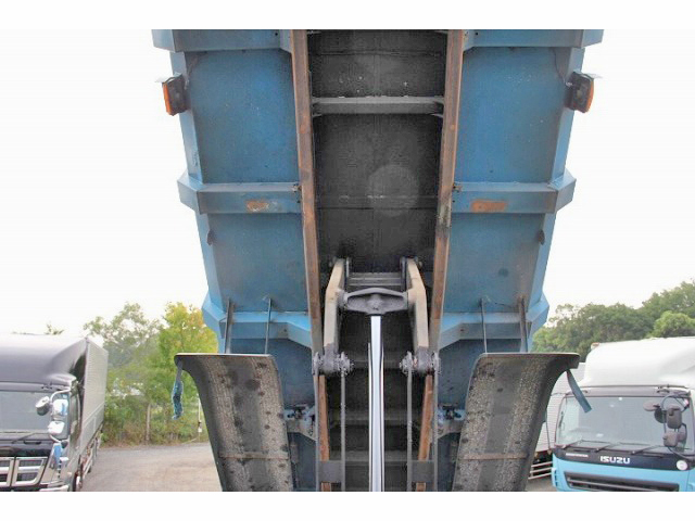 三菱ふそうスーパーグレート深ダンプ（土砂禁ダンプ）大型（10t）[写真19]