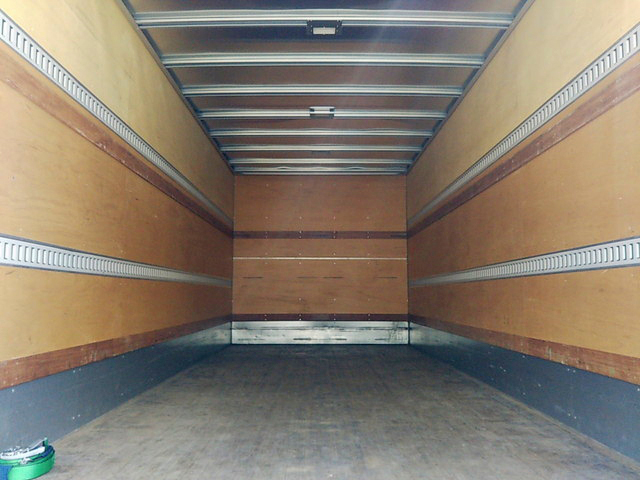 いすゞフォワードアルミバン中型（4t）[写真11]