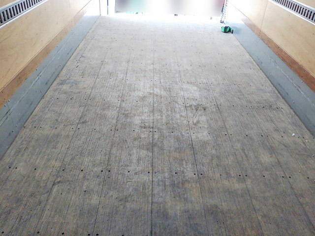 いすゞフォワードアルミバン中型（4t）[写真16]