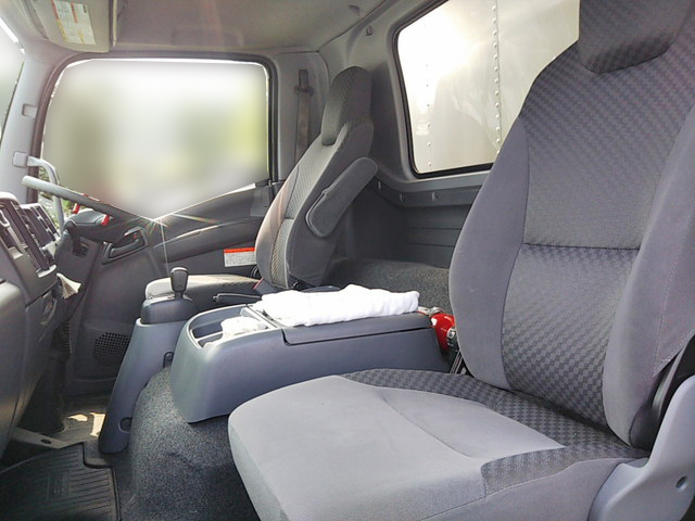 いすゞフォワードアルミバン中型（4t）[写真31]