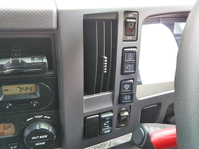 いすゞフォワードアルミバン中型（4t）[写真36]