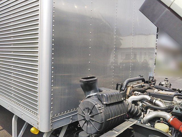 いすゞフォワードアルミバン中型（4t）[写真09]