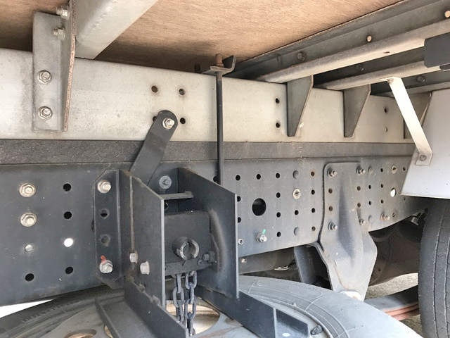 三菱ふそうキャンターアルミバン小型（2t・3t）[写真22]