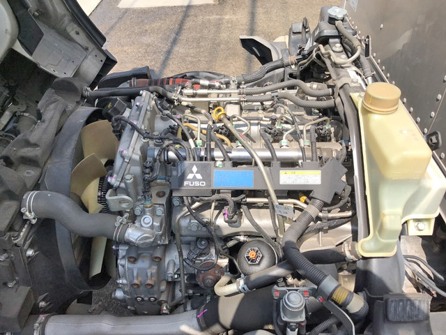 三菱ふそうキャンターアルミバン小型（2t・3t）[写真26]