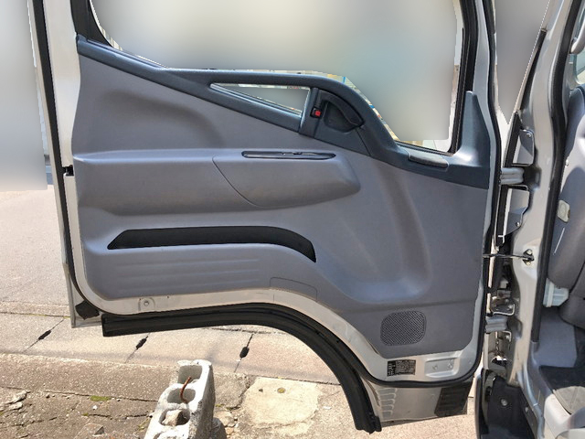 三菱ふそうキャンターアルミバン小型（2t・3t）[写真30]