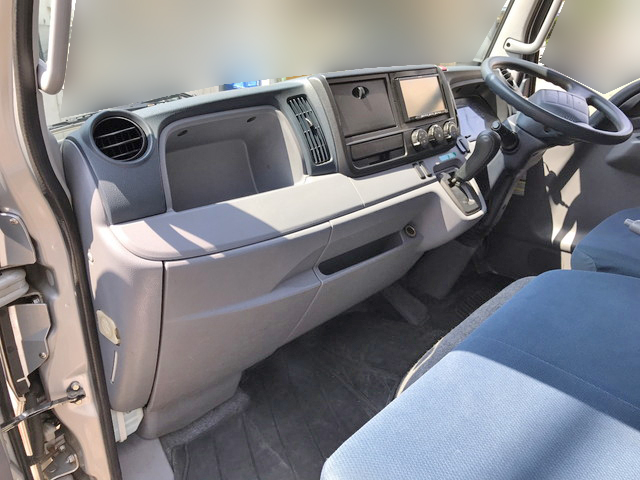 三菱ふそうキャンターアルミバン小型（2t・3t）[写真32]