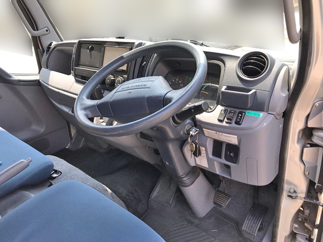 三菱ふそうキャンターアルミバン小型（2t・3t）[写真35]