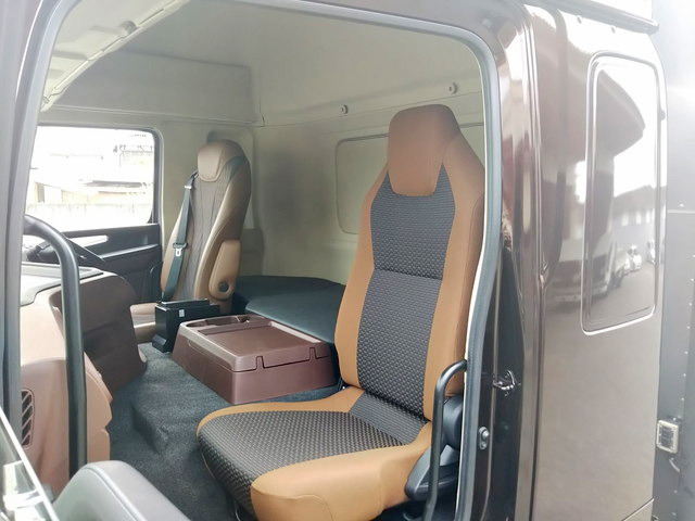 日野プロフィア冷蔵冷凍ウイング大型（10t）[写真32]