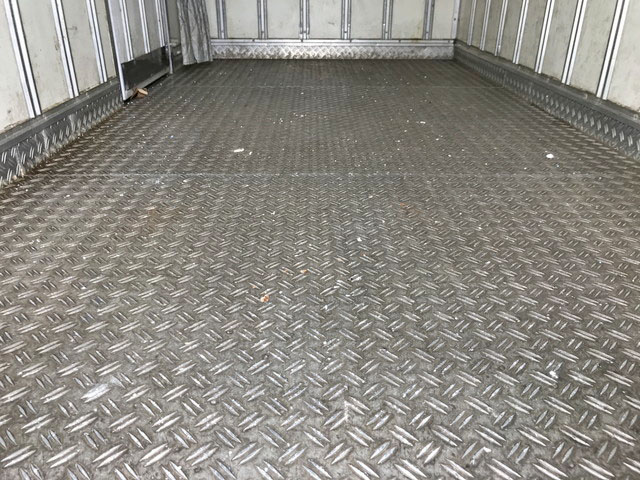 いすゞエルフ冷凍車（冷蔵車）小型（2t・3t）[写真17]