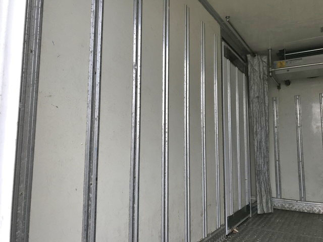 いすゞエルフ冷凍車（冷蔵車）小型（2t・3t）[写真19]