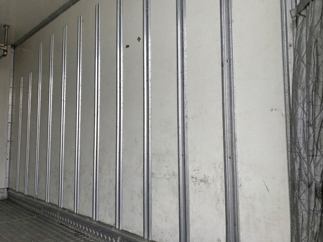 いすゞエルフ冷凍車（冷蔵車）小型（2t・3t）[写真20]