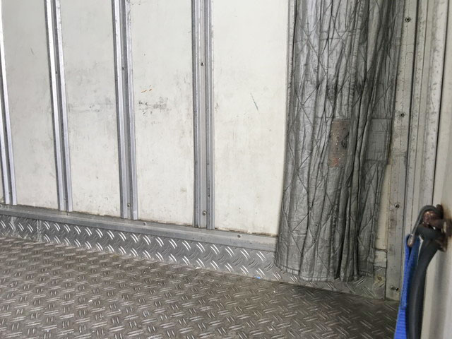 いすゞエルフ冷凍車（冷蔵車）小型（2t・3t）[写真21]