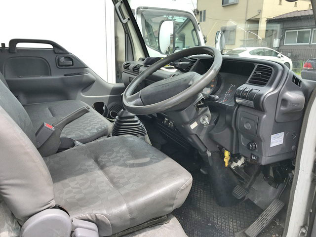 いすゞエルフ冷凍車（冷蔵車）小型（2t・3t）[写真23]