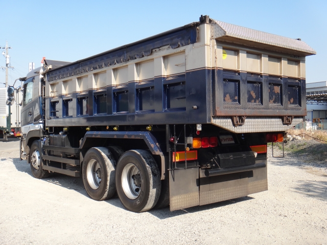 UDトラックスクオン深ダンプ（土砂禁ダンプ）大型（10t）[写真02]