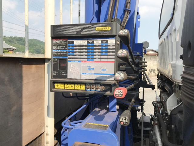 いすゞフォワードセルフクレーン4段中型（4t）[写真13]