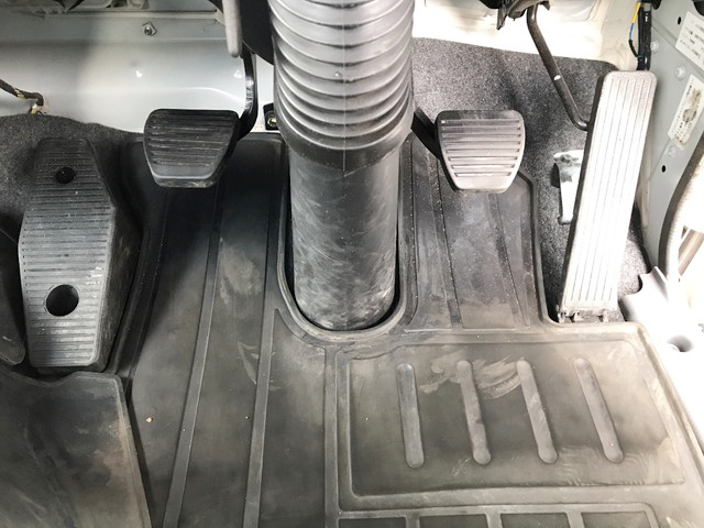 いすゞフォワードセルフクレーン4段中型（4t）[写真37]