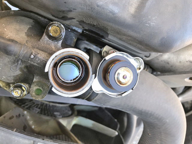 三菱ふそうキャンター平ボディ小型（2t・3t）[写真18]