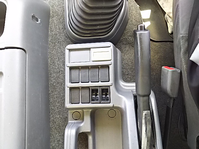 いすゞフォワード冷凍車（冷蔵車）中型（4t）[写真37]