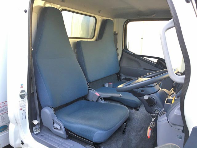 三菱ふそうキャンター冷凍車（冷蔵車）小型（2t・3t）[写真34]