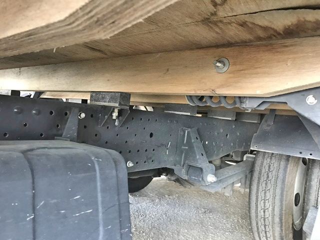 いすゞエルフ平ボディ小型（2t・3t）[写真11]