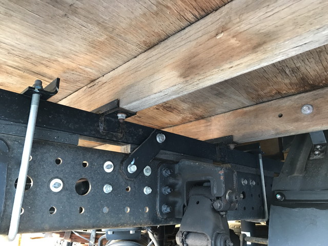 三菱ふそうキャンター平ボディ小型（2t・3t）[写真17]