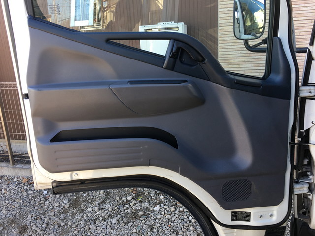 三菱ふそうキャンター平ボディ小型（2t・3t）[写真23]