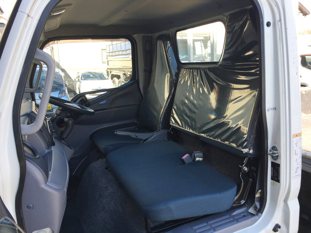 三菱ふそうキャンター平ボディ小型（2t・3t）[写真25]