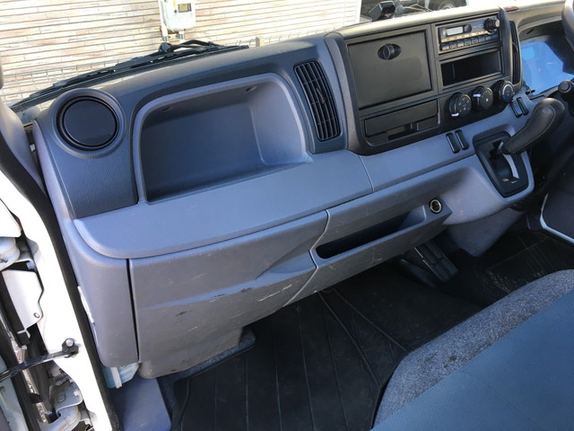 三菱ふそうキャンター平ボディ小型（2t・3t）[写真28]