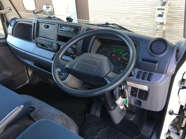 三菱ふそうキャンター平ボディ小型（2t・3t）[写真29]