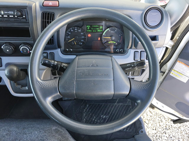 三菱ふそうキャンター平ボディ小型（2t・3t）[写真33]