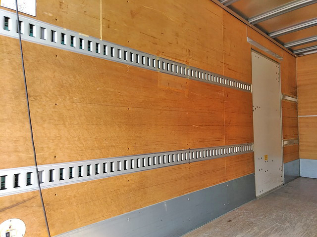 いすゞエルフアルミバン小型（2t・3t）[写真13]