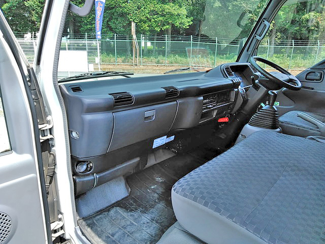 いすゞエルフアルミバン小型（2t・3t）[写真32]