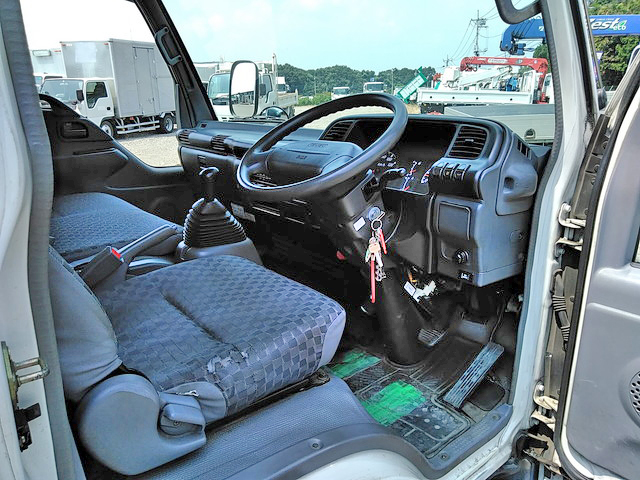 いすゞエルフアルミバン小型（2t・3t）[写真36]