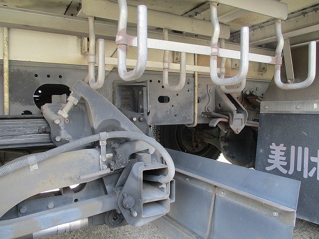 いすゞフォワードアルミウイング中型（4t）[写真13]