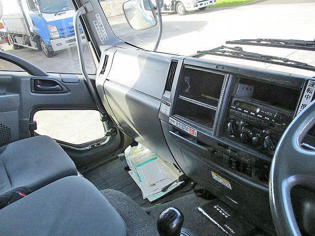 いすゞフォワードアルミウイング中型（4t）[写真21]