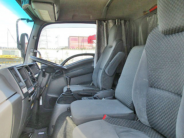 いすゞフォワードアルミウイング中型（4t）[写真22]