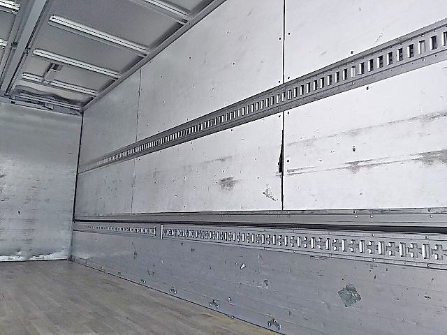 三菱ふそうファイターアルミウイング中型（4t）[写真12]