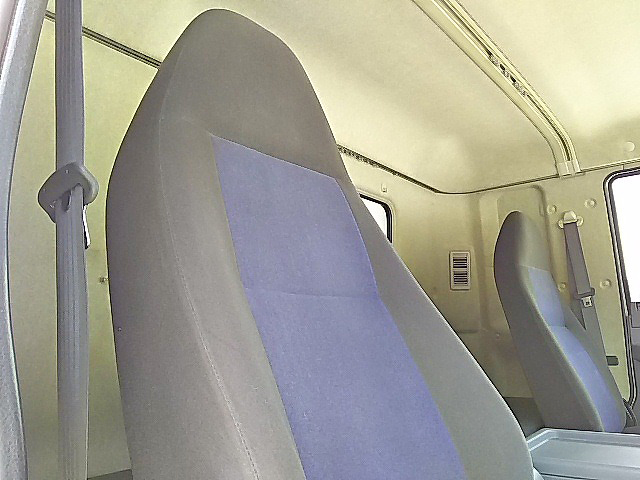 三菱ふそうファイターアルミウイング中型（4t）[写真29]