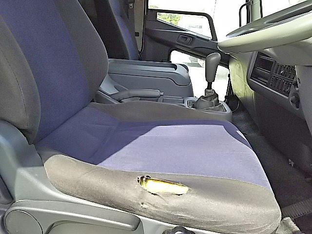 三菱ふそうファイターアルミウイング中型（4t）[写真30]