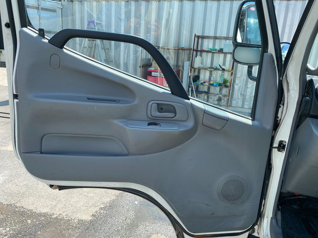 日野デュトロ平ボディ小型（2t・3t）[写真28]