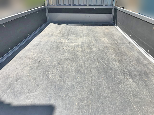 日産アトラス平ボディ小型（2t・3t）[写真09]